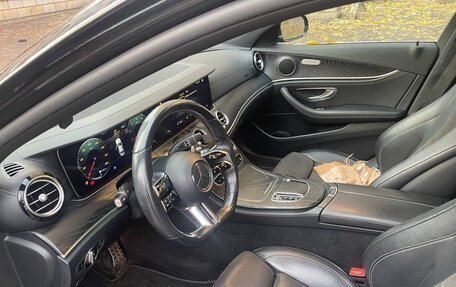 Mercedes-Benz E-Класс, 2021 год, 3 650 000 рублей, 2 фотография