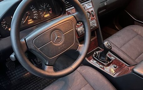 Mercedes-Benz C-Класс, 1996 год, 1 300 000 рублей, 11 фотография