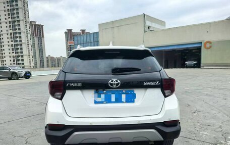 Toyota Yaris, 2022 год, 1 402 000 рублей, 3 фотография