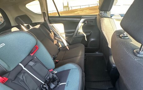 Toyota RAV4, 2018 год, 3 060 000 рублей, 8 фотография