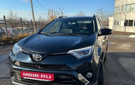 Toyota RAV4, 2018 год, 3 060 000 рублей, 2 фотография
