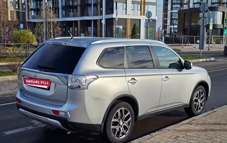 Mitsubishi Outlander III рестайлинг 3, 2014 год, 1 550 000 рублей, 4 фотография