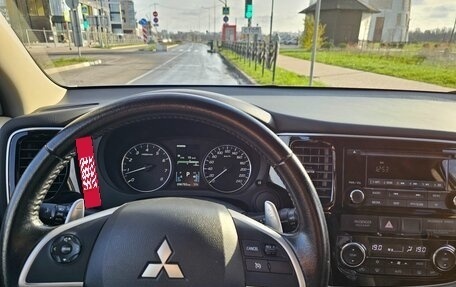 Mitsubishi Outlander III рестайлинг 3, 2014 год, 1 550 000 рублей, 11 фотография