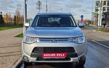Mitsubishi Outlander III рестайлинг 3, 2014 год, 1 550 000 рублей, 2 фотография