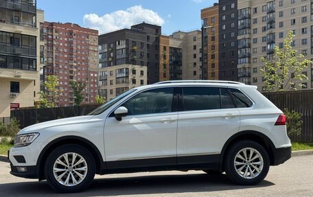 Volkswagen Tiguan II, 2017 год, 2 240 000 рублей, 2 фотография