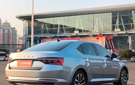 Skoda Superb III рестайлинг, 2022 год, 1 800 001 рублей, 5 фотография