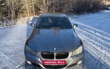 BMW 3 серия, 2010 год, 1 048 000 рублей, 2 фотография