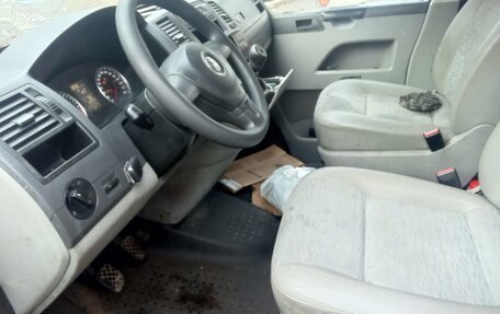 Volkswagen Transporter T5 рестайлинг, 2013 год, 1 000 000 рублей, 12 фотография