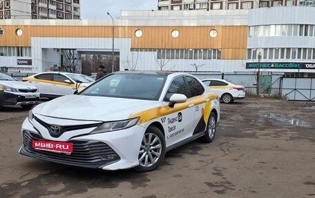 Toyota Camry, 2019 год, 1 000 000 рублей, 1 фотография
