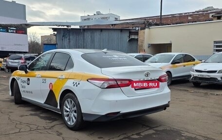 Toyota Camry, 2019 год, 1 000 000 рублей, 3 фотография