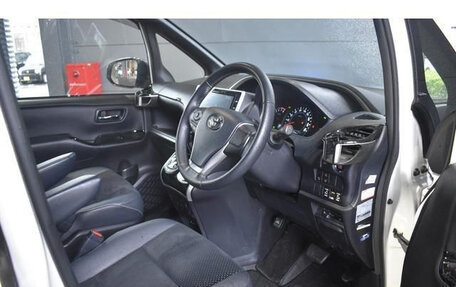 Toyota Voxy III, 2021 год, 2 100 035 рублей, 9 фотография