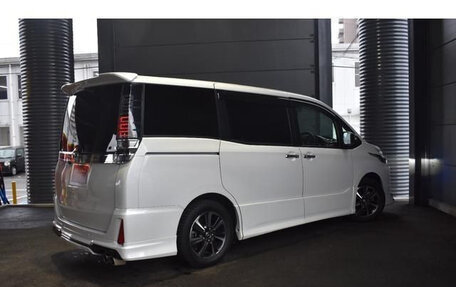 Toyota Voxy III, 2021 год, 2 100 035 рублей, 7 фотография