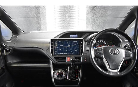 Toyota Voxy III, 2021 год, 2 100 035 рублей, 10 фотография