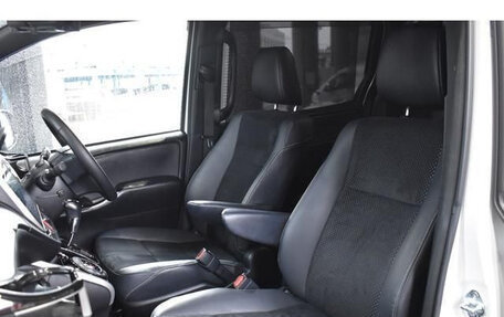 Toyota Voxy III, 2021 год, 2 100 035 рублей, 15 фотография