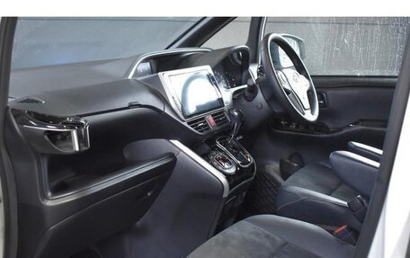 Toyota Voxy III, 2021 год, 2 100 035 рублей, 13 фотография