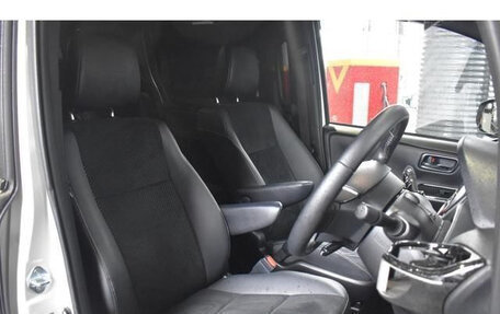 Toyota Voxy III, 2021 год, 2 100 035 рублей, 11 фотография