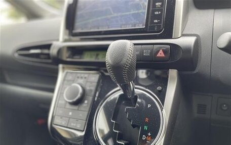 Toyota Wish II, 2016 год, 1 105 000 рублей, 28 фотография