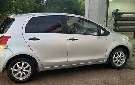 Toyota Yaris III рестайлинг, 2008 год, 440 000 рублей, 3 фотография