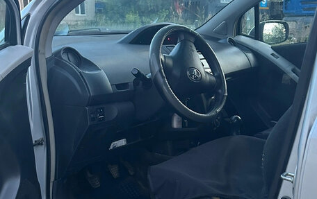 Toyota Yaris III рестайлинг, 2008 год, 440 000 рублей, 7 фотография