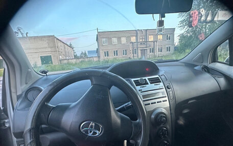 Toyota Yaris III рестайлинг, 2008 год, 440 000 рублей, 8 фотография