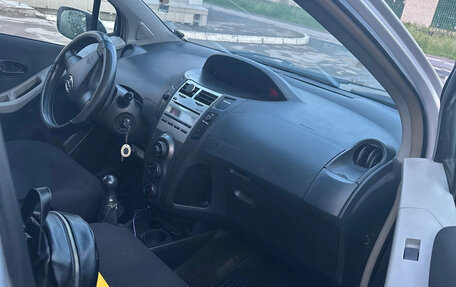 Toyota Yaris III рестайлинг, 2008 год, 440 000 рублей, 11 фотография