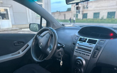 Toyota Yaris III рестайлинг, 2008 год, 440 000 рублей, 12 фотография