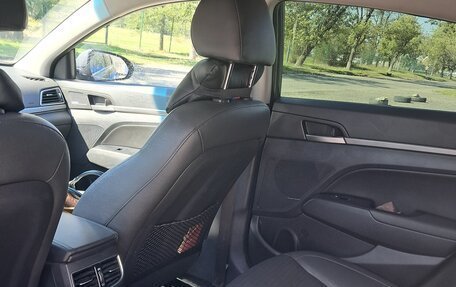 Hyundai Elantra VI рестайлинг, 2016 год, 1 750 000 рублей, 8 фотография