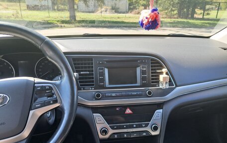 Hyundai Elantra VI рестайлинг, 2016 год, 1 750 000 рублей, 10 фотография