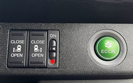 Honda Stepwgn IV, 2017 год, 1 800 035 рублей, 15 фотография