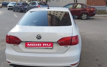 Volkswagen Jetta VI, 2014 год, 990 000 рублей, 4 фотография