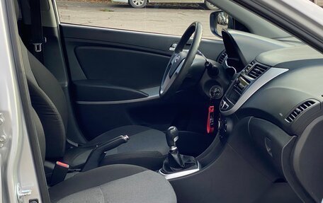 Hyundai Solaris II рестайлинг, 2013 год, 650 000 рублей, 12 фотография