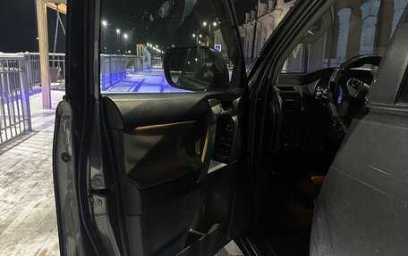 Toyota Land Cruiser Prado 150 рестайлинг 2, 2010 год, 2 800 000 рублей, 6 фотография