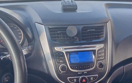 Hyundai Solaris II рестайлинг, 2011 год, 770 000 рублей, 20 фотография