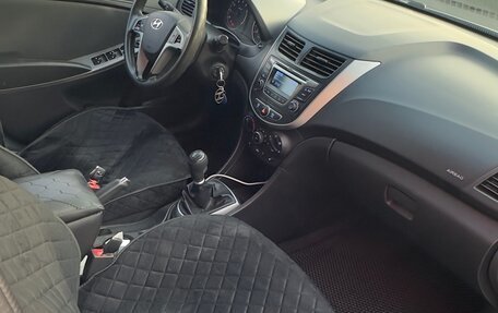 Hyundai Solaris II рестайлинг, 2015 год, 940 000 рублей, 7 фотография