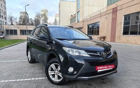 Toyota RAV4, 2013 год, 1 800 000 рублей, 2 фотография