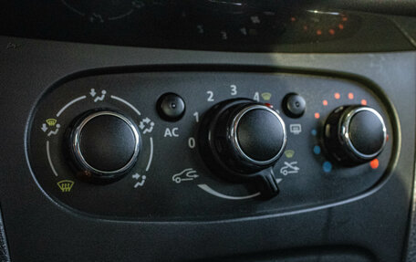 Renault Logan II, 2015 год, 649 000 рублей, 12 фотография