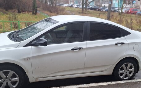 Hyundai Solaris II рестайлинг, 2014 год, 620 000 рублей, 2 фотография