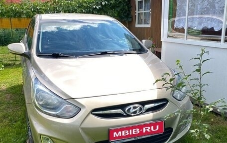 Hyundai Solaris II рестайлинг, 2013 год, 800 000 рублей, 1 фотография