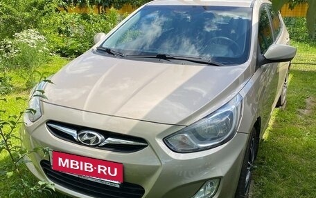 Hyundai Solaris II рестайлинг, 2013 год, 800 000 рублей, 2 фотография