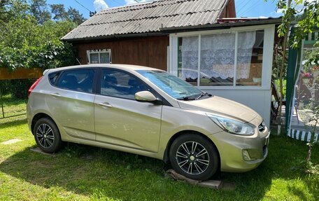 Hyundai Solaris II рестайлинг, 2013 год, 800 000 рублей, 3 фотография