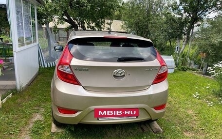 Hyundai Solaris II рестайлинг, 2013 год, 800 000 рублей, 6 фотография