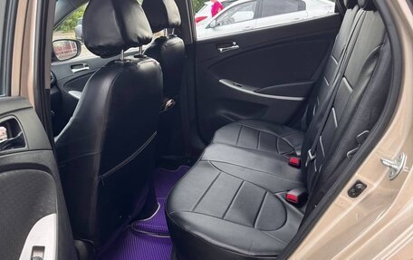 Hyundai Solaris II рестайлинг, 2013 год, 800 000 рублей, 8 фотография