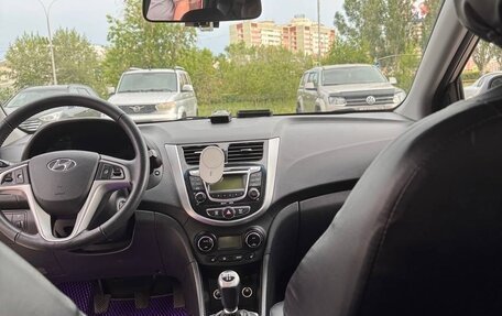 Hyundai Solaris II рестайлинг, 2013 год, 800 000 рублей, 9 фотография