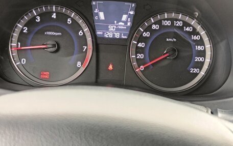 Hyundai Solaris II рестайлинг, 2012 год, 750 000 рублей, 7 фотография