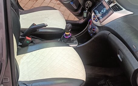 Hyundai Solaris II рестайлинг, 2012 год, 750 000 рублей, 14 фотография