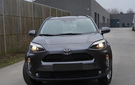 Toyota Yaris Cross, 2024 год, 1 650 000 рублей, 2 фотография