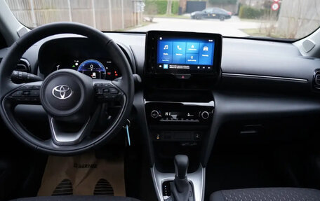 Toyota Yaris Cross, 2024 год, 1 650 000 рублей, 8 фотография