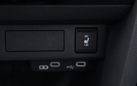 Toyota Yaris Cross, 2024 год, 1 650 000 рублей, 13 фотография