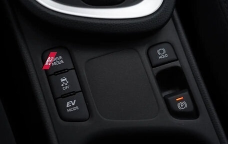 Toyota Yaris Cross, 2024 год, 1 650 000 рублей, 15 фотография