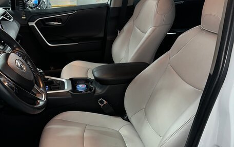 Toyota RAV4, 2021 год, 3 450 000 рублей, 13 фотография